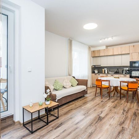 Perla Hradce 103 Apartment ฮราเดตสคราโลเว ภายนอก รูปภาพ