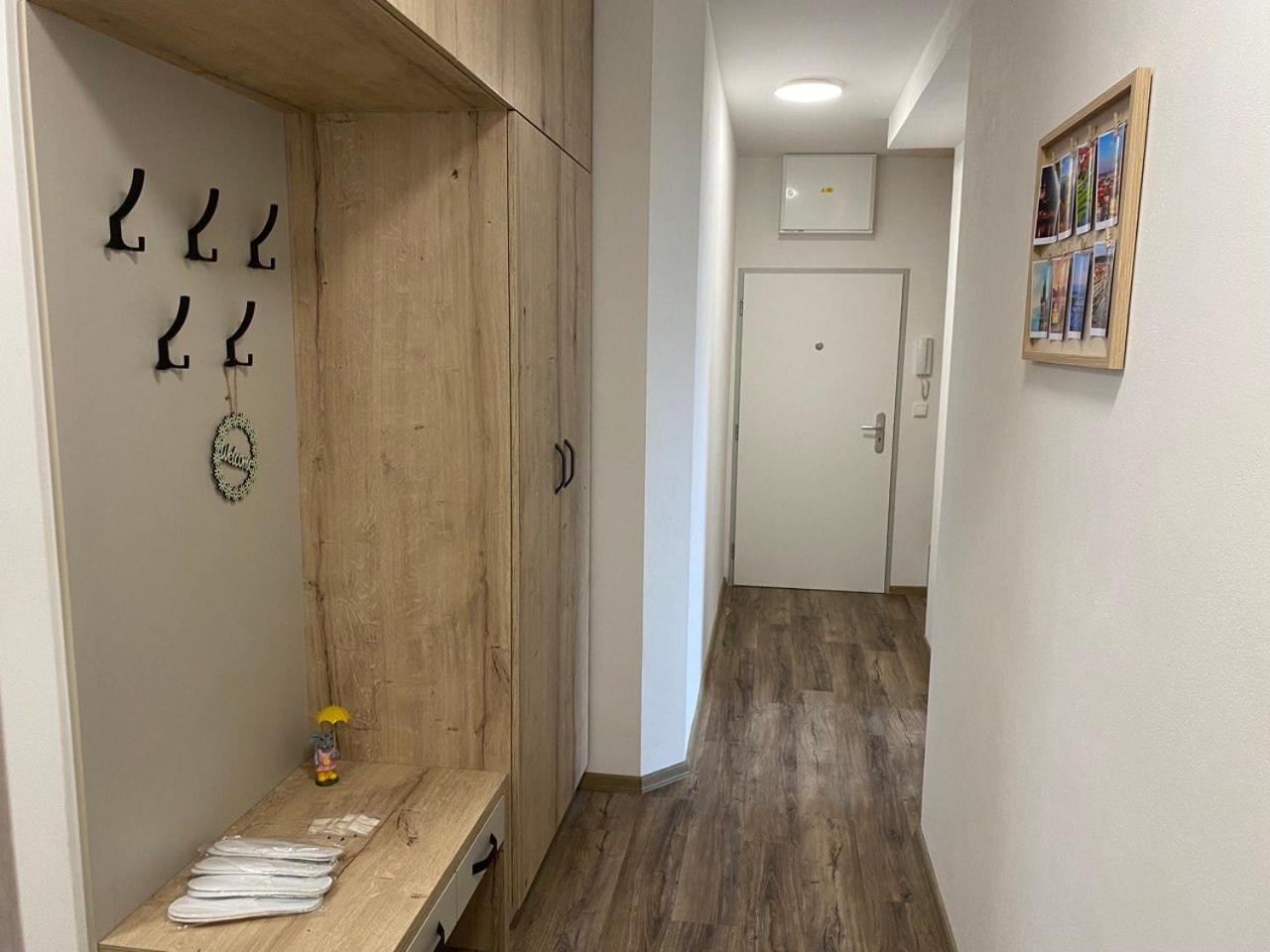 Perla Hradce 103 Apartment ฮราเดตสคราโลเว ภายนอก รูปภาพ
