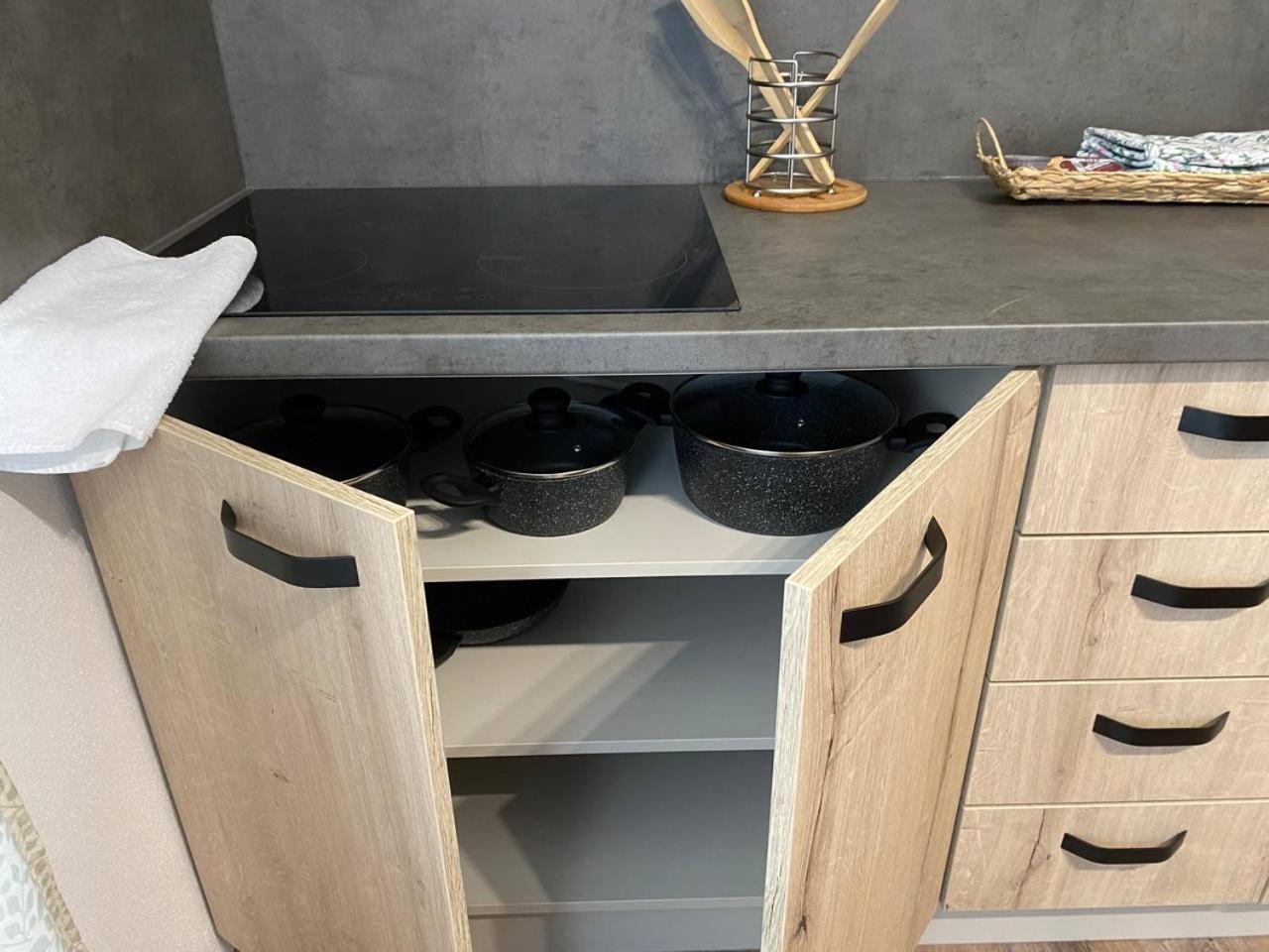 Perla Hradce 103 Apartment ฮราเดตสคราโลเว ภายนอก รูปภาพ