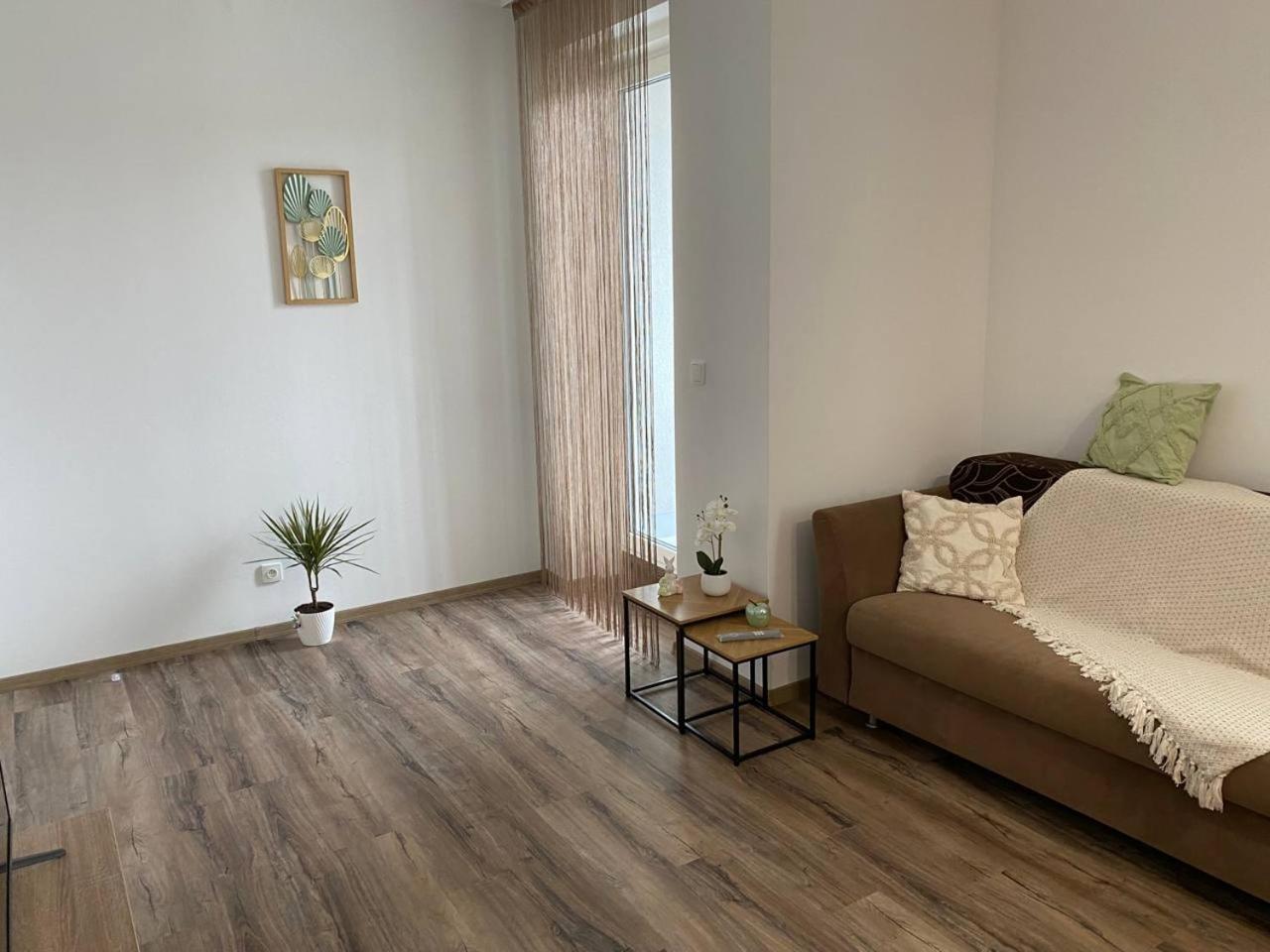 Perla Hradce 103 Apartment ฮราเดตสคราโลเว ภายนอก รูปภาพ
