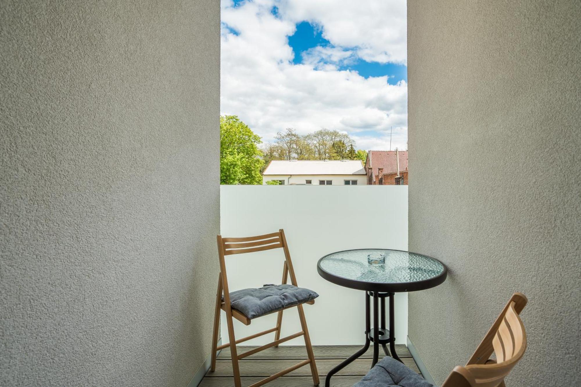Perla Hradce 103 Apartment ฮราเดตสคราโลเว ภายนอก รูปภาพ