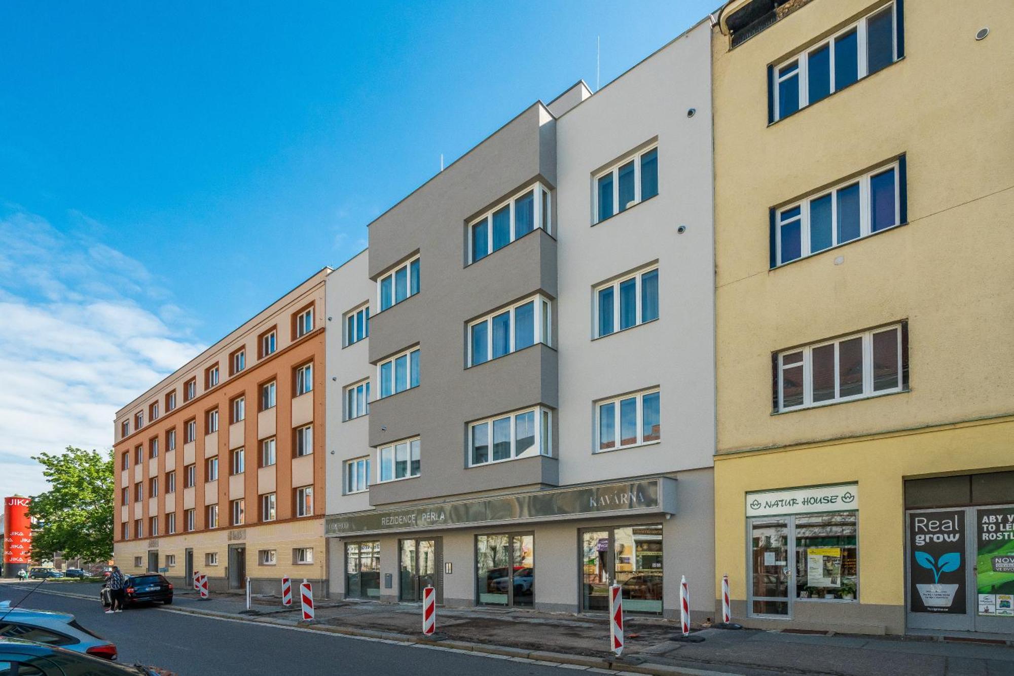 Perla Hradce 103 Apartment ฮราเดตสคราโลเว ภายนอก รูปภาพ