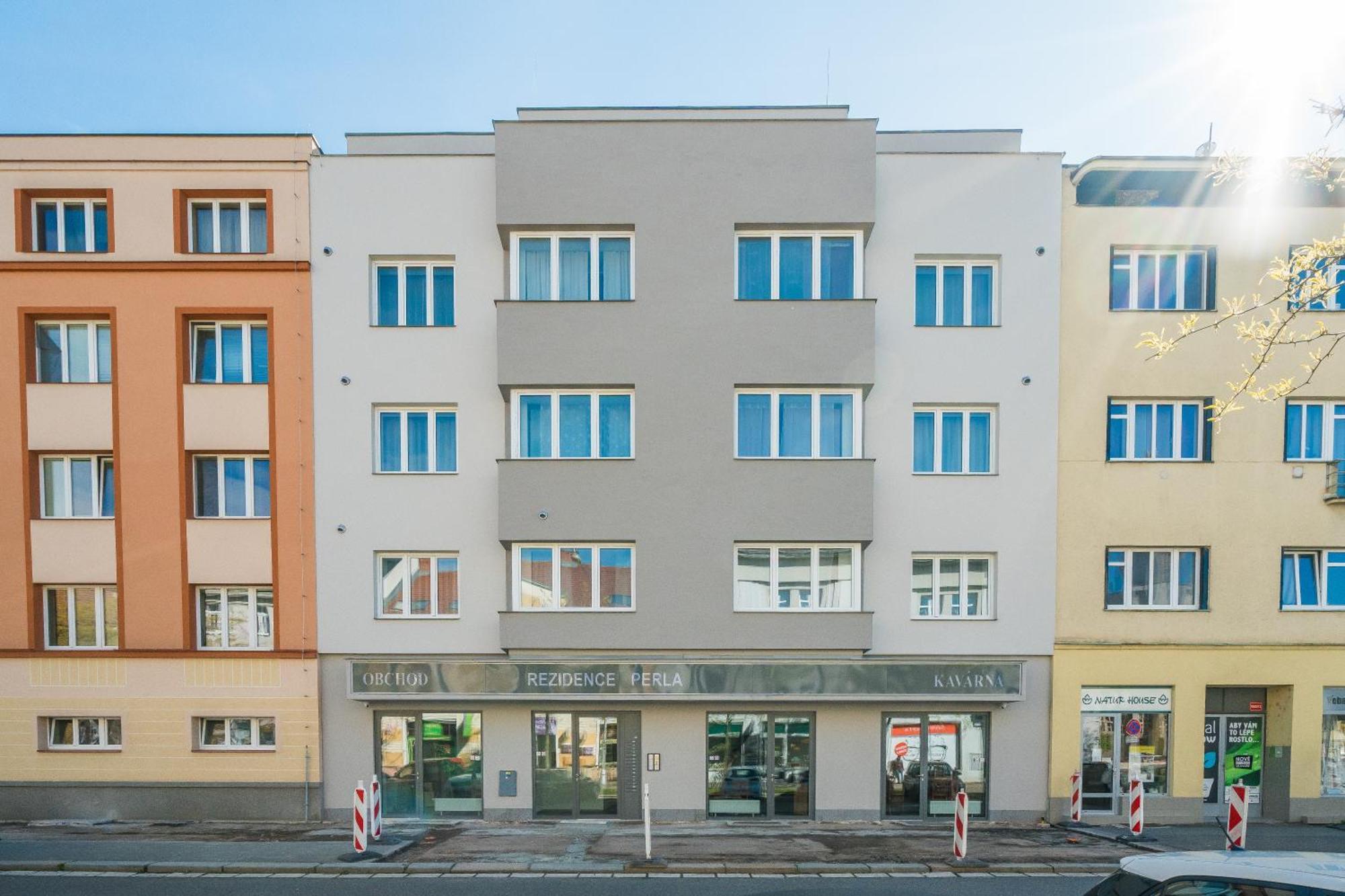 Perla Hradce 103 Apartment ฮราเดตสคราโลเว ภายนอก รูปภาพ