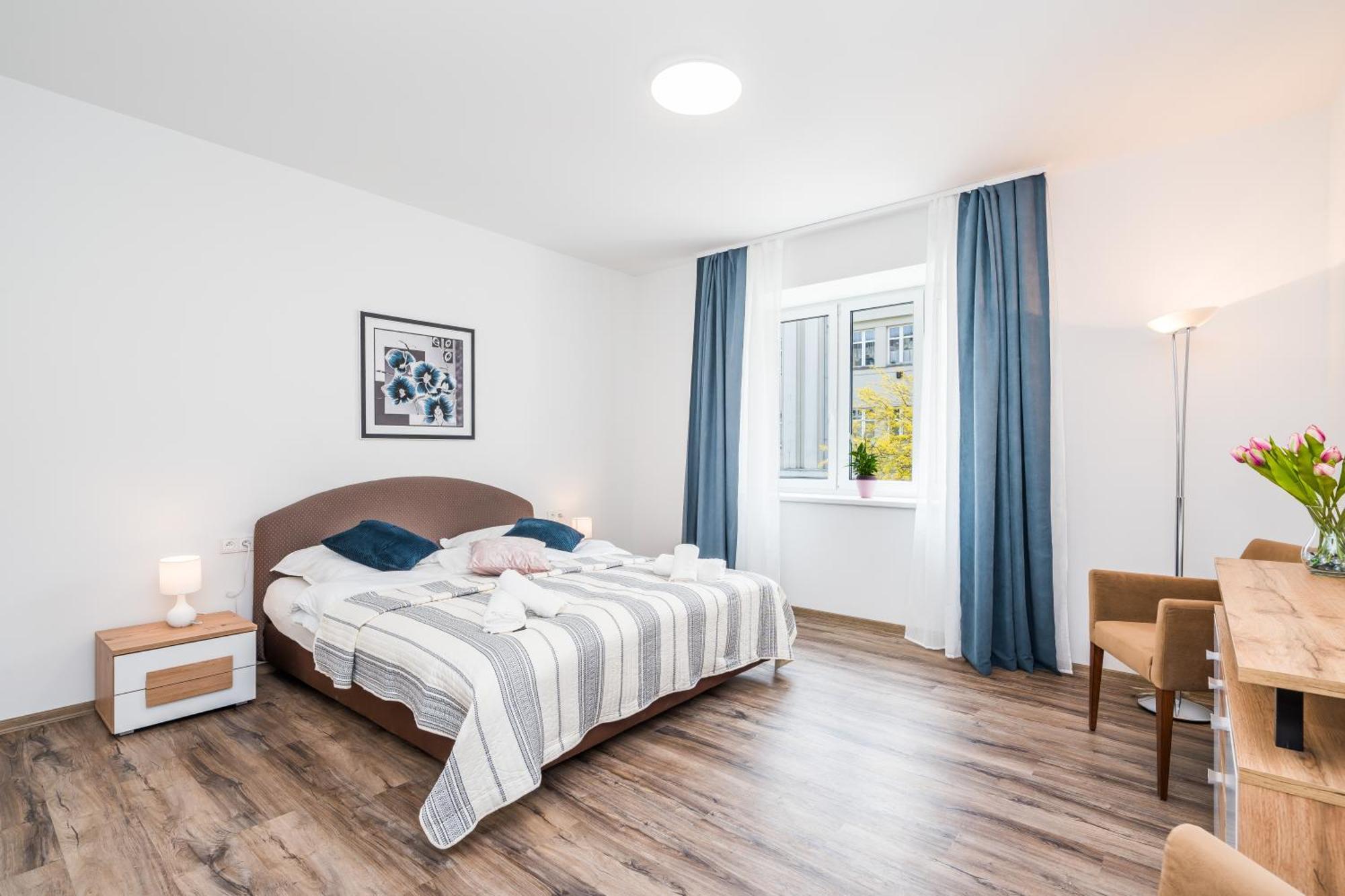 Perla Hradce 103 Apartment ฮราเดตสคราโลเว ภายนอก รูปภาพ